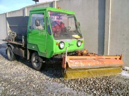 А как же ГДР-овские (вроде) машинки такие небольшинькие??? 
Не уверен точно, но вот на фортке вроде похожа...