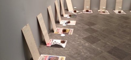 А что такой скромный выбор произведений?

 "с выставки классики современного искусства Эстонии («Möh? Fui! Öäk! Ossa! Vau! Eesti kaasaegse kunsti klassika»), которая проходит в Тартуском художественном музее, украли стеклянную банку с экскрементами   фрагмент инсталляции Яана Тоомика «15 мая – 1 июня 1992», сообщает Tartu Postimees."