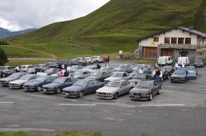 Не, я одну старушку оставил))) Слишком уж красивые раньше машины были. Современные комфортней, безопасней, экологичней и менее прожорливы вопросов нет, но нет в них души, охххх нет....
Это мы как раз во Франции на одном из слетов))