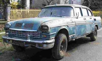 По поводу ЗИЛ-111... если не ошибаюсь, на фото ЗИЛ, но после кустарных переделок.
На текущий момент вроде как он уже распилен.