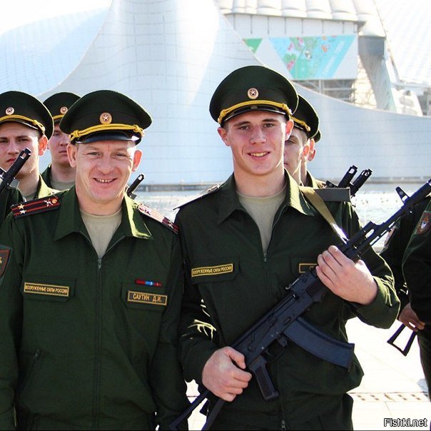 Потом был выпускной,
 потом я - в армию,
а она - в институт физкультуры...