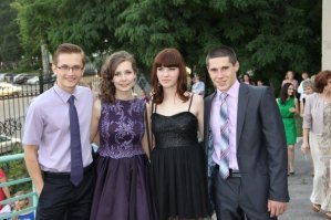 Потом был выпускной,
 потом я - в армию,
а она - в институт физкультуры...