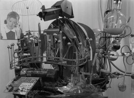 Напомнило машину времени изобретателя Вячеслава Почечуева за 40 рублей