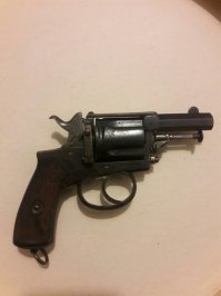 Этот коротыш умоляет об эвтаназии...