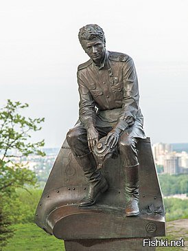 Памятник в Киеве.