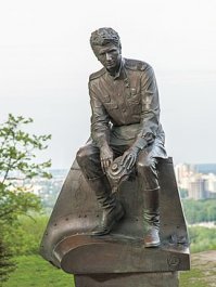 Памятник в Киеве.
