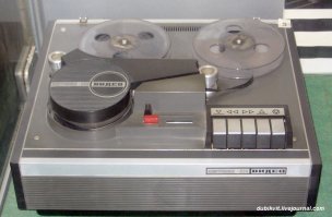 а какая разница? такая же магнитная лента, только шире.
кстати в конце 70-х и начале 90-х в магазинах радиотоваров в СССР продавались бобинные видеомагнитофоны, так там тоже были пленки от старых бобин...
