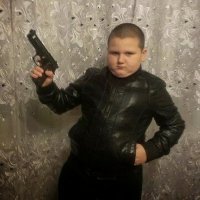 Чё за дискриминация , одни девчонки с пистиками?