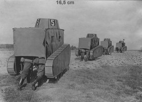 "Суровые японские велотанки..." - фотография реальная, подпись фейковая. На самом деле, это фанерный копии французских Reno FT-17, использовавшиеся Рейхсвером для обучения пехотинцев борьбе с танками (проще говоря, как мишени) и танкистов - действиям в составе подразделения. Если поискать, найдутся и фотографии этих макетов с немецкими надписями.