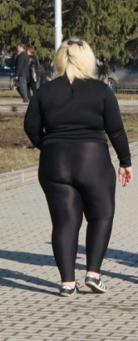 Девушки в спортивных леггинсах