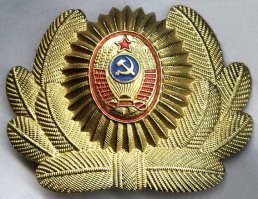 Кокарда из СССР. У вас была такая? Знаете, что она символизирует?