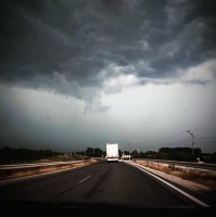 Очень красивые картины, душевные.
Я рисовать не умею, но дороги очень люблю :)