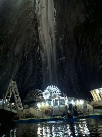 Соляные шахты очень впечатляют своими масштабами. Мы были в двух, обе понравились, правда, фотографии не передают огромные размеры этих шахт.
