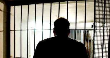 Друг воображаемый , зато тюрьма настоящая.