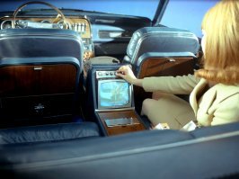 Когда подголовников ещё не было, а мониторы уже были..)