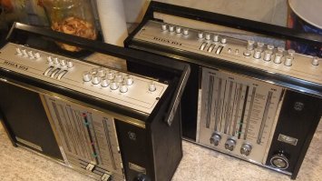 Как раз на этой неделе приобрёл через Авито и Спидолу-208 и Ригу-104 (по 1000 руб). На замену своим из коллекции. Оба в идеале -