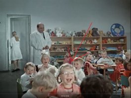 Моя мать там ела космическую кашу) Их садик снимали. Причем Леонова представили как воспитателя и когда гражданин в шубе начал его за грудки хватать, детишек не предупреждали и они налетели на "профессора". У него из-за этого в кадре такой вид растрепанный)