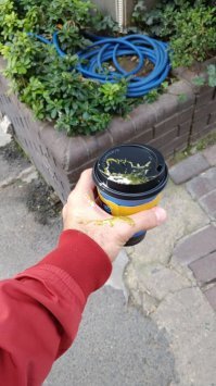 У народа совсем мозги поехали, что бы такую муйню постить? Кофе пролил - млять трагедия века!