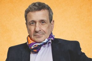 Зря вы так,Борис Смолкин приличный питерский актёр, культурный человек.