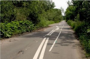 Прикинь. Едешь так, расслабился, понадеявшись на авто. И тут - хобана!
Ехать "на нервах" очень опасно. Лучше найти съезд, остановиться и поспать минут 15-20, тогда доехать будет легче.

А судя по травме водителя он еще и не пристегнут был, до кучи.