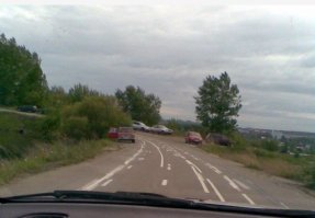 Прикинь. Едешь так, расслабился, понадеявшись на авто. И тут - хобана!
Ехать "на нервах" очень опасно. Лучше найти съезд, остановиться и поспать минут 15-20, тогда доехать будет легче.

А судя по травме водителя он еще и не пристегнут был, до кучи.