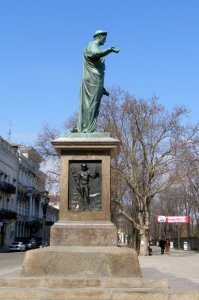 Посмотри на Дюка с люка. Что ж он делает, падлюка..?