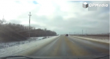 Уже понятно,что поворачивает,а долбо..б даже тормозить не начал.