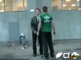 Женщина пожалела, что согласилась прокатиться на аттракционе