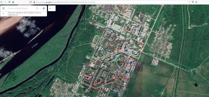 Не видно, но есть один и 3 пятерочки