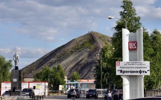 вовсю идет добыча, у нас 3 шахты и 3 террикона  находятся рядом почти, друг от друга.