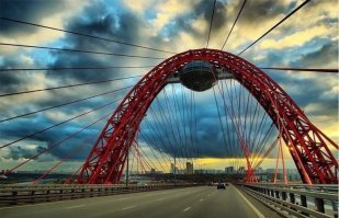Мост в Митино (Москва) очень нравится. С моей точки зрения - прекрасный образец функционального дизайна (именно функционального):