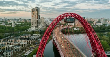 Мост в Митино (Москва) очень нравится. С моей точки зрения - прекрасный образец функционального дизайна (именно функционального):