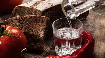 Да достали вы уже своим негативом !!! Лучше бы вы бухнули с друзьями вечером в пятницу , чем сидеть в " Фишках" и всякую х"рень писать в комментариях !!!
Задроты !!!