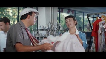 "..С перламутровыми пуговицами нет? Будем искать!"