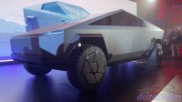 После презентации Tesla Cybertruck, Маск признался, что в космос отправили не ту машину.