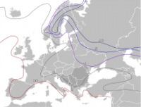 А вот и здесь не так. При прочих равных условиях в Норвегии живётся лучше, чем в местах на той же широте в России. Норвегия маленькая по площади, рядом проходит тёплое (относительно конечно, но тёплое) течение Гольфстрим.
В общем из научных фактов известно, что на тех же широтах в Европе теплее, чем в Сибири и на Дальнем Востоке.
Вот картинка из википедии, где видно, что среднегодовая температура в Южной Норвегии во многом совпадает со среднегодовой температуре на всей территории Украины.
В основном ученые это объясняют влиянием Гольфстрима.