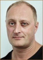 Когда в 2010 году артисту Андрея Зиброву ("Улицы разбитых фонарей") выстрелом из пневматики выбил глаз урод с Кавказа, от него тоже не отвернулись, а продолжают снимать...