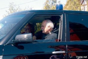 У нее в охране, водилой, Михалков подрабатывает