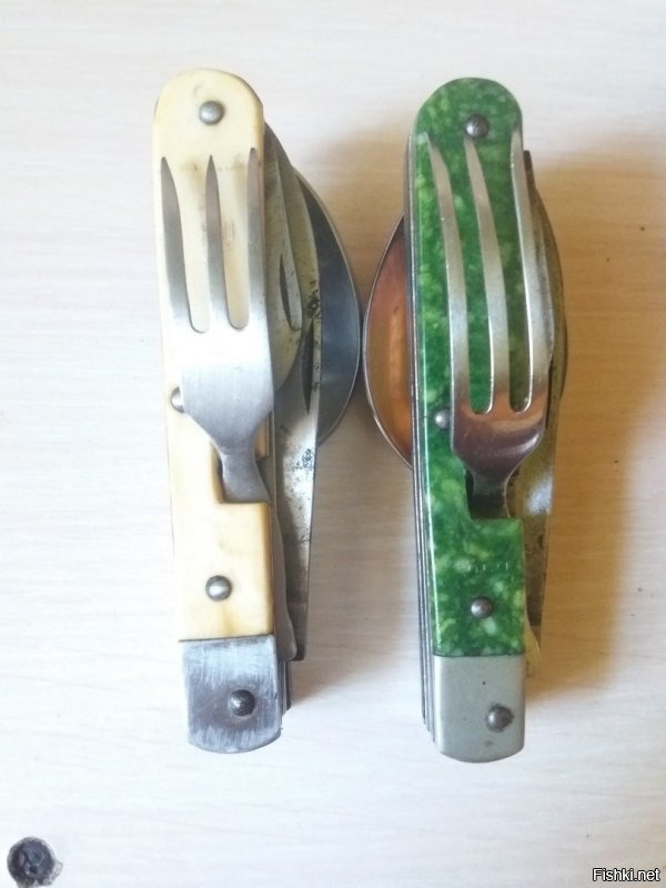Советский складной(или раскладной) нож, только пилки в нём не было.