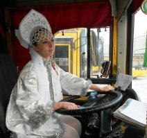 Снигурка за рулем хорошенькая!!!