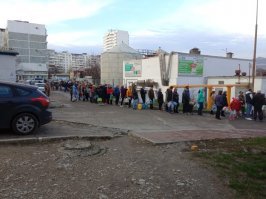 Ничего необычного, просто очередь за ВОДОЙ.