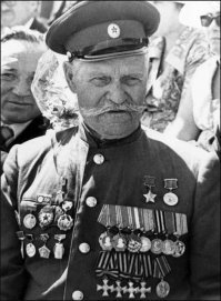 Недорубов Константин Иосифович – полный георгиевский кавалер, Герой Советского Союза. В истории нашей страны полных георгиевских кавалеров и одновременно Героев Советского Союза было всего трое: маршал Буденный, генерал Тюленев и капитан Недорубов