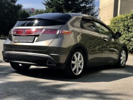 была у меня Honda Civic 5D 8 поколения - у неё по честному выхлопная труба была выведена в патрубки на заднем бампере