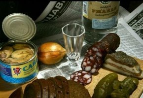 Что в этом натюрморте "былого"? "5 Морей" с 2001года ? "Зелёная марка" с 2003 года?