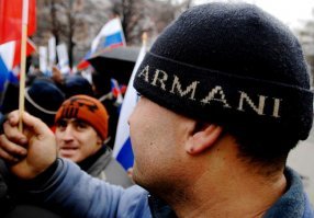 Похоже почти все руководящие должности заняли гастарбайтеры, они почти поголовно ходят в Armani.