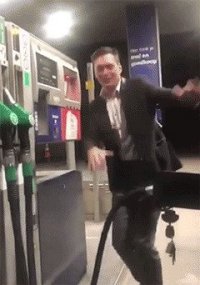Похоже Илон Маск теслу заправляет)))