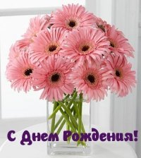 Стеклопакет упал с 18 этажа в метре от женщины