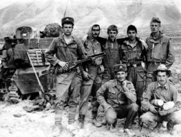 Нагорный Карабах. 1989-1991. Кому нахрен нужна любая война? Лидерам государств с их политическими и финансовыми интересами? Толстосумам-олигархам, жиреющим на военных заказах? 
Не знаю за всех, а мы, в свое время, тупо месили грязь, щедро сдобренную кровью, отрабатывая свой священный долг. Правда, в итоге, те кто выжил в той мясорубке, стали неплохими вояками.
А за себя я давно уже решил, - пока война не коснется меня и моих близких, я пацифист...