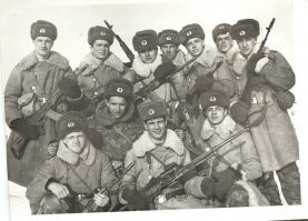 Нагорный Карабах. 1989-1991. Кому нахрен нужна любая война? Лидерам государств с их политическими и финансовыми интересами? Толстосумам-олигархам, жиреющим на военных заказах? 
Не знаю за всех, а мы, в свое время, тупо месили грязь, щедро сдобренную кровью, отрабатывая свой священный долг. Правда, в итоге, те кто выжил в той мясорубке, стали неплохими вояками.
А за себя я давно уже решил, - пока война не коснется меня и моих близких, я пацифист...