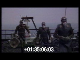Нужны колоссальные человеческие и материальные ресурсы, чтоб ликвидировать последствия аварии на Фукусиме, а именно - собрать заражённую почву, разобрать завалы, построить комплекс гидротехнических барьеров, для недопущения попадания радиоактивных материалов, максимально вывезти и захоронить заражённые предметы и мусор и запечатать реакторное отделение (и не просто залить его бетоном или засыпать песком, а построить релаьный саркофаг, чтоб через 30-50 лет, была возможность подступиться и уже при спавшем фоне, роботизированными механизмами - демонтировать и реакторное оборудование). Это очень сложно, это крайне опасно для тех кто будет этим заниматься, это не уберёт проблему , а лишь ослабит негативный эффект. Но  это сделать надо. В мире известна лишь одна страна, которая при более серьёзной аварии, с меньшими техническими способностями в неимоверно кратчайшие сроки поборола такую беду. Это страны больше нет, но ветра и воды не разносят с ЧАЭС радиоактивность, отравляя всё вокруг. Там стоит саркофаг, строительство которого было просто запредельно сложной задачей без права на ошибку.
Таких средств, сил, героев - у Японии нет. Поэтому, к сожалению, они скорее всего будут решать проблему в лоб, сольют воду в океан, а обломки АЭС накроют фанерой или типо того, так как много лет прошло и не особо видно, чтоб кто-то вообще дёргался там что-то по серьёзному делать. Оно и понятно, капитализм, денег соседи не торопятся давать, а Японская  экономика скорее всего скажет "кря" если попробует повторить тот комплекс ЛПА который выполнил СССР. Но в первую очередь, разумеется, решают не деньги и технологии (в высоких полях электроника быстро деградирует, а экранированный танк не везде проберётся), решают люди, которые подобно богам способны сделать такое, что и уму не постижимо. Без Людей такой подвиг невозможен. Должны быть самоотверженные герои, способные выполнить задачу на краю жизни и спасти других людей от страшной беды.